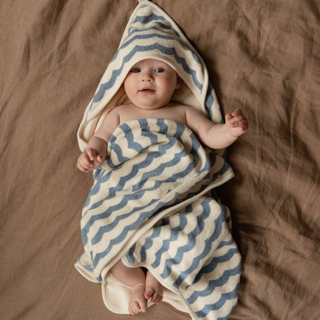 Organic Cotton Hooded Towel / Waves Print