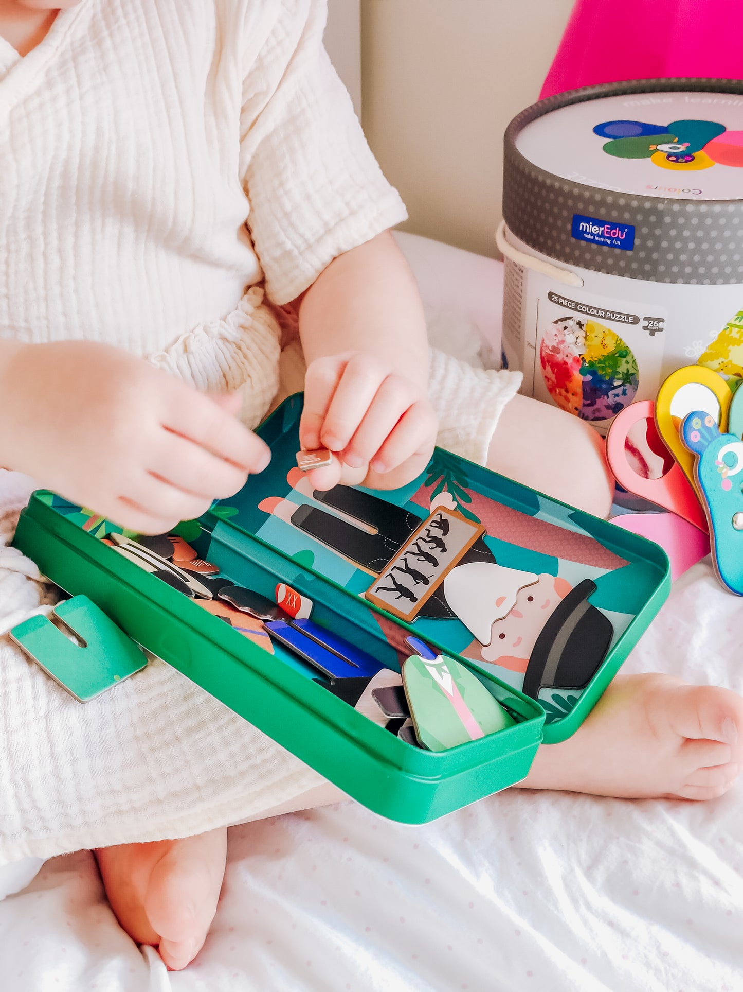 Magnetic Puzzle Box / Nature Explorers