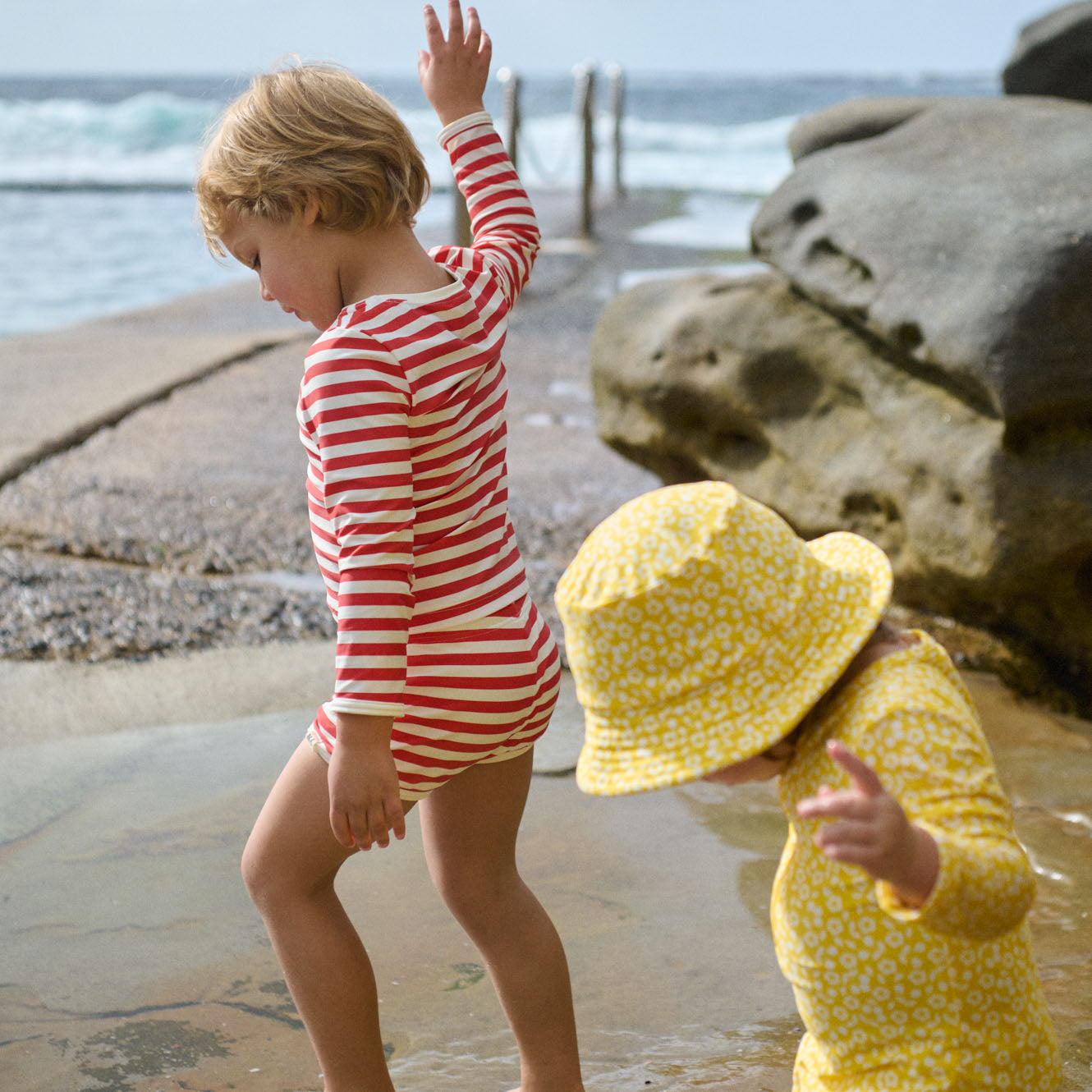 Splash Shorts / Red Sea Stripe