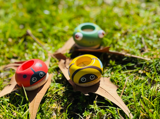 Wooden Magnifying Prism / Frog